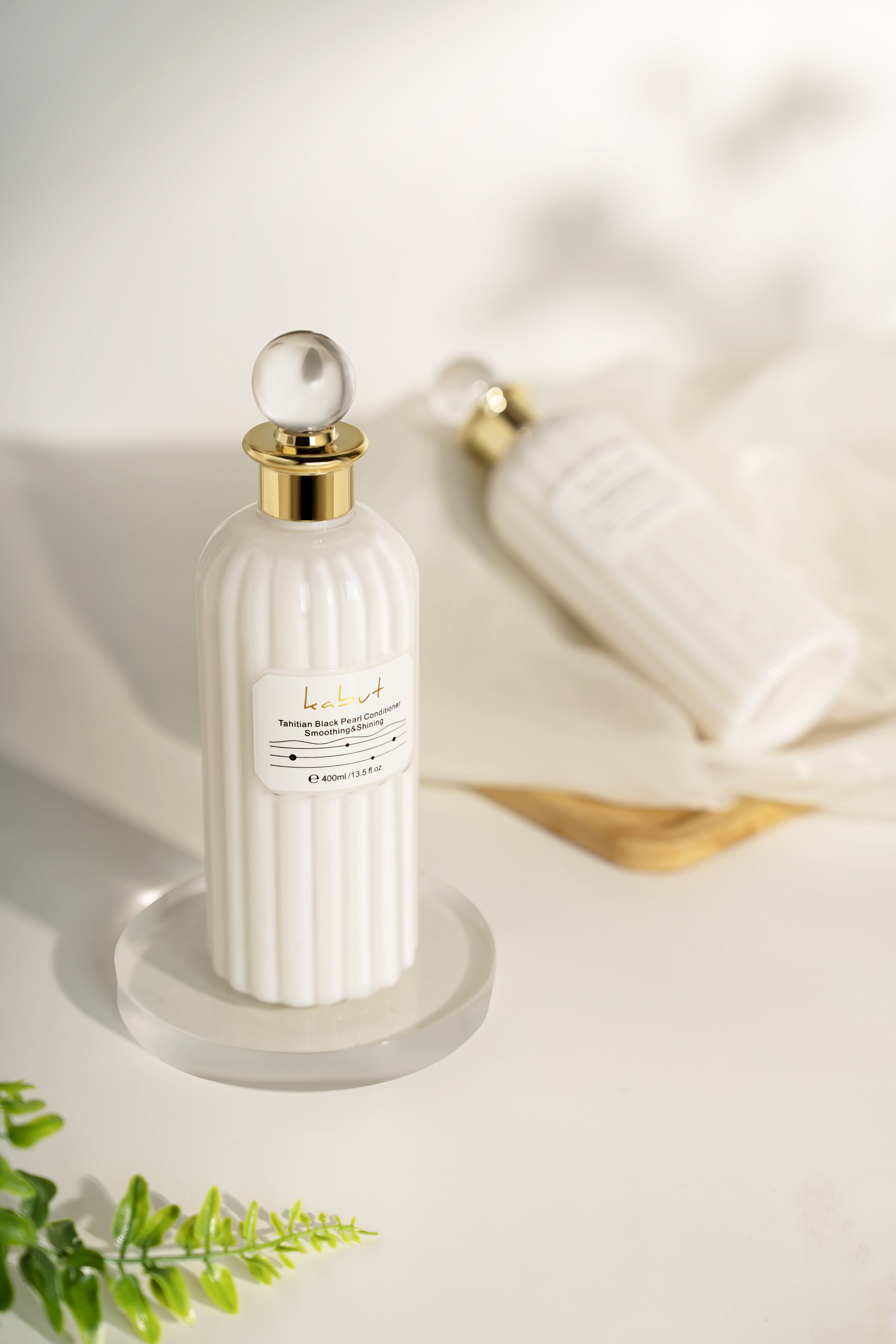 Kabut Tahitian Black Pearl Smoothing Shine Hair Conditioner